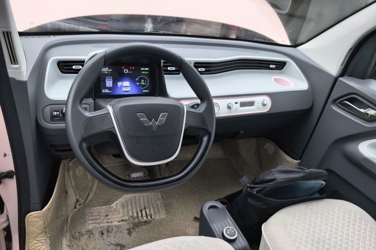 Used Wuling Hongguang MINIEV 2021 Macaron Sandwich Model 120 km Lithium Iron Phosphate