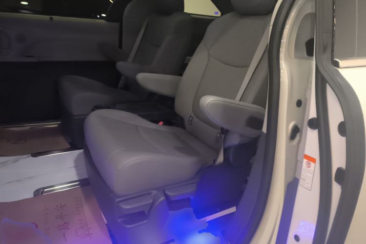 Used Toyota Granvia 2023 2.5L Hybrid Luxury Edition