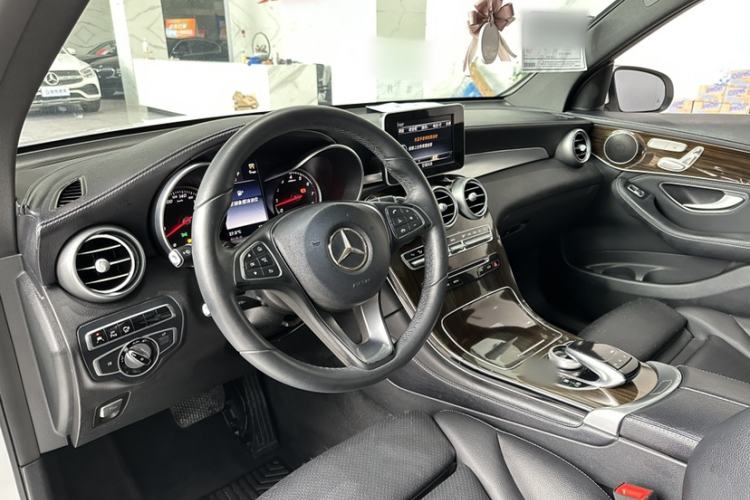 Used Mercedes-Benz GLC 2016 GLC 260 4MATIC Luxury Model