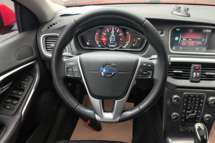 Used Volvo V40 2016 T3 Zhiyi Edition
