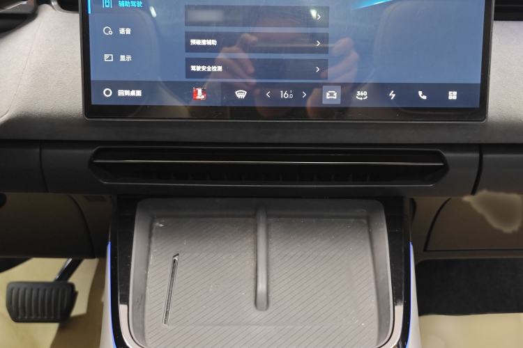 Used Lynk & Co 08 EM-P 2023 120km Long-Range Halo