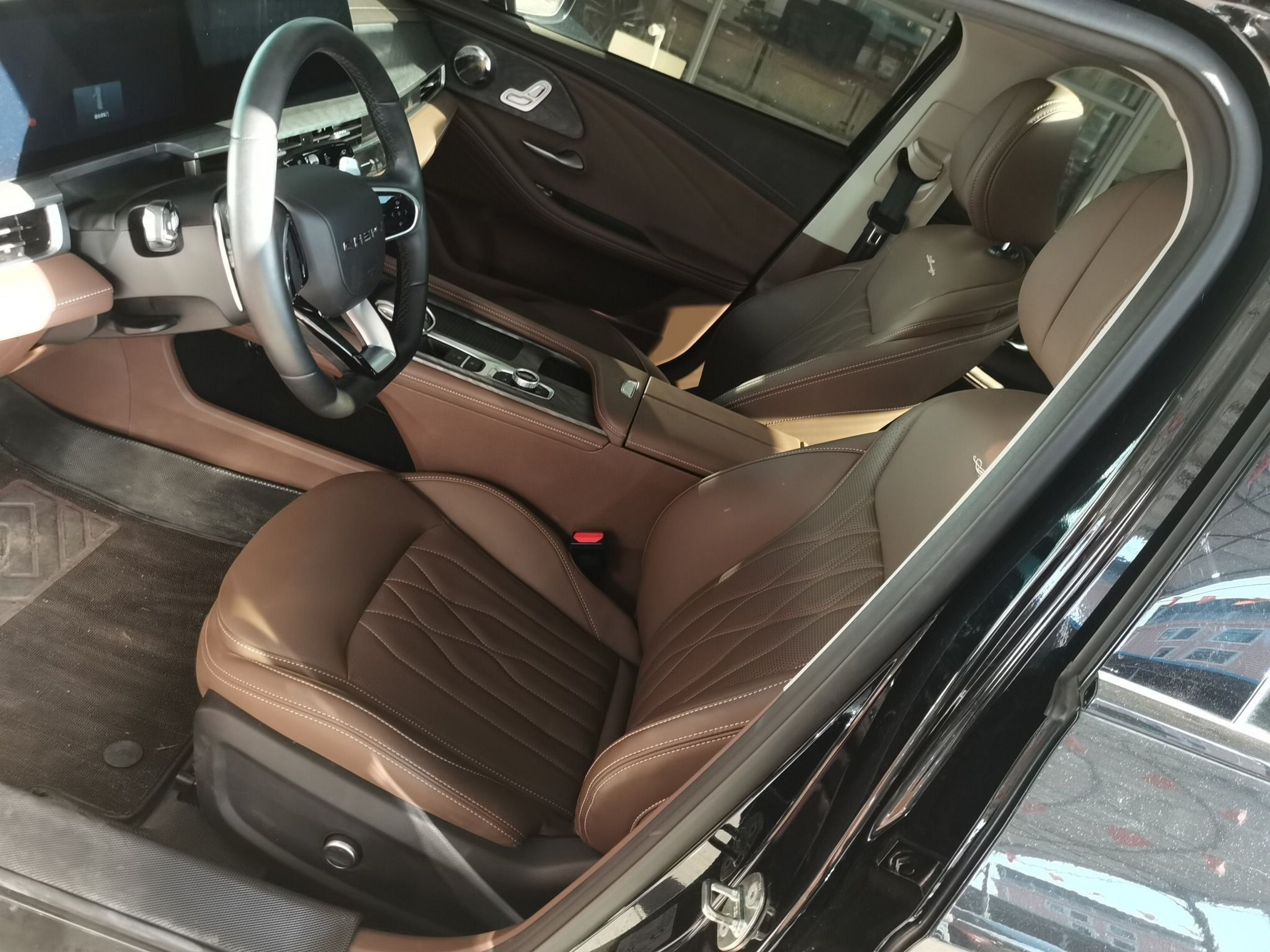 Переднее сиденье в автомобиле