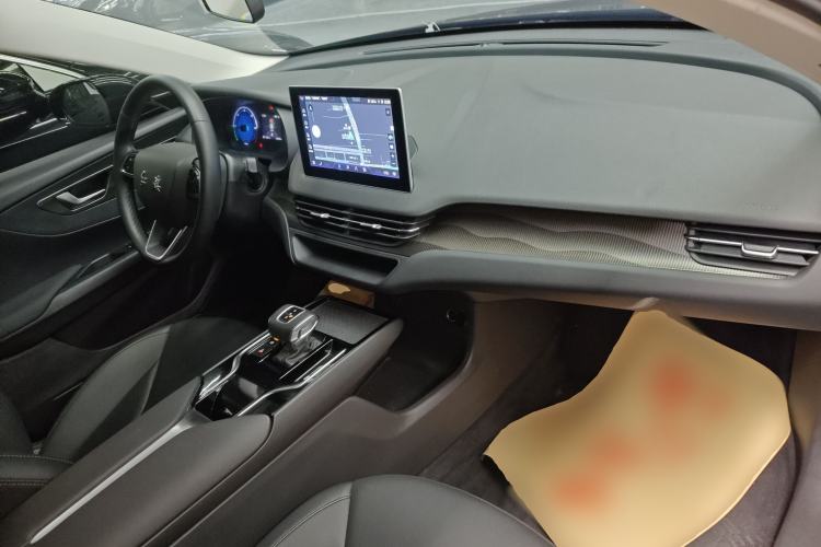 Used Hongqi E-QM5 2022 431 km Charge & Enjoy Edition
