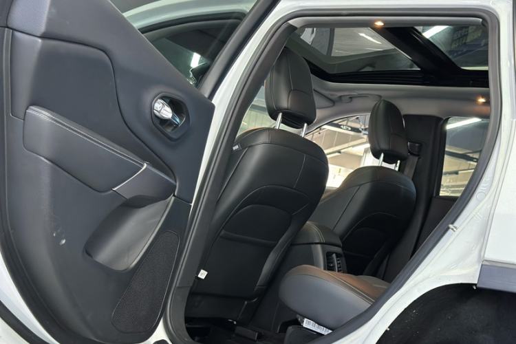 Used  Cherokee 2019 2.0T Two-Wheel Drive Smart Enjoyment Version China VI
