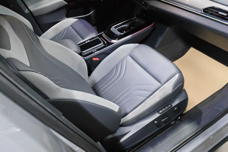 Used Volkswagen ID.4 CROZZ 2021 Long-Range PRO Two-Wheel Drive Version
