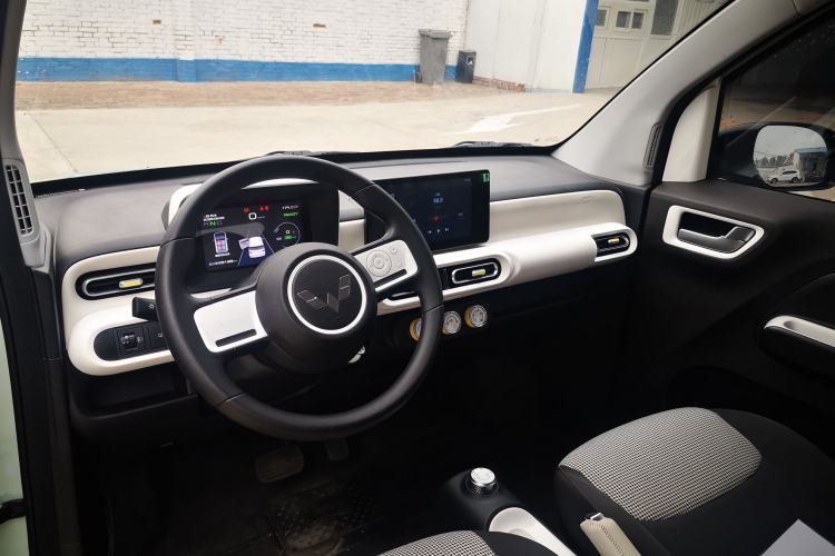 Used Wuling Hongguang MINIEV 2024 3rd Generation 215km Advanced Version
