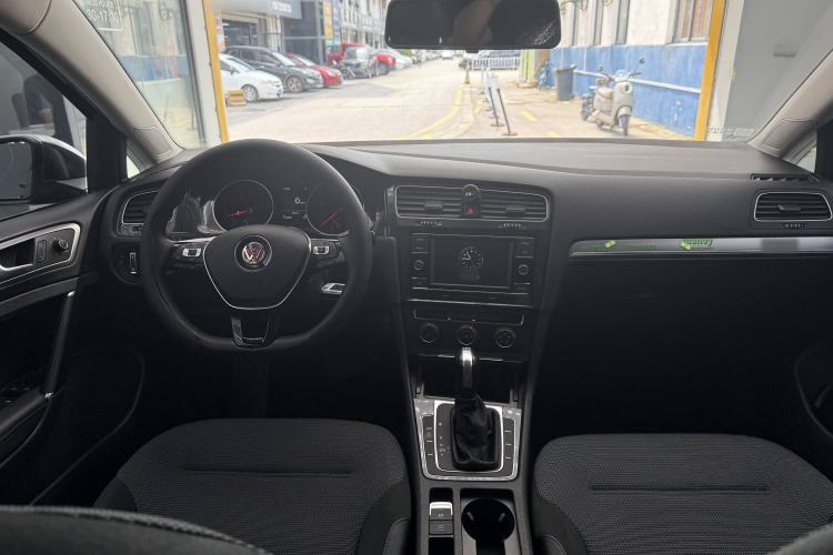 Used Volkswagen Golf 2018 230TSI Automatic Comfort Model
