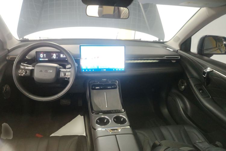 Used AION V 2024 Aion Tyrannosaurus 650 Smart Premium Edition
