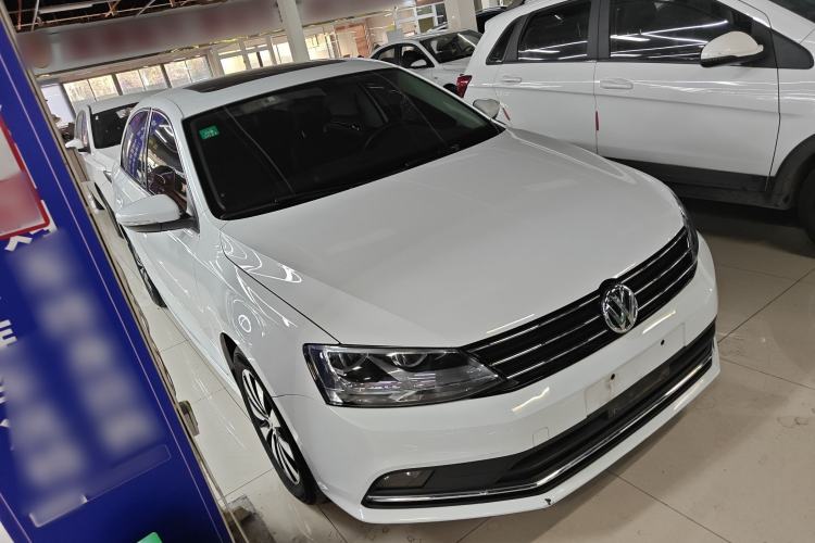 Used Volkswagen Sagitar 2017 180TSI Automatic Luxury Edition
