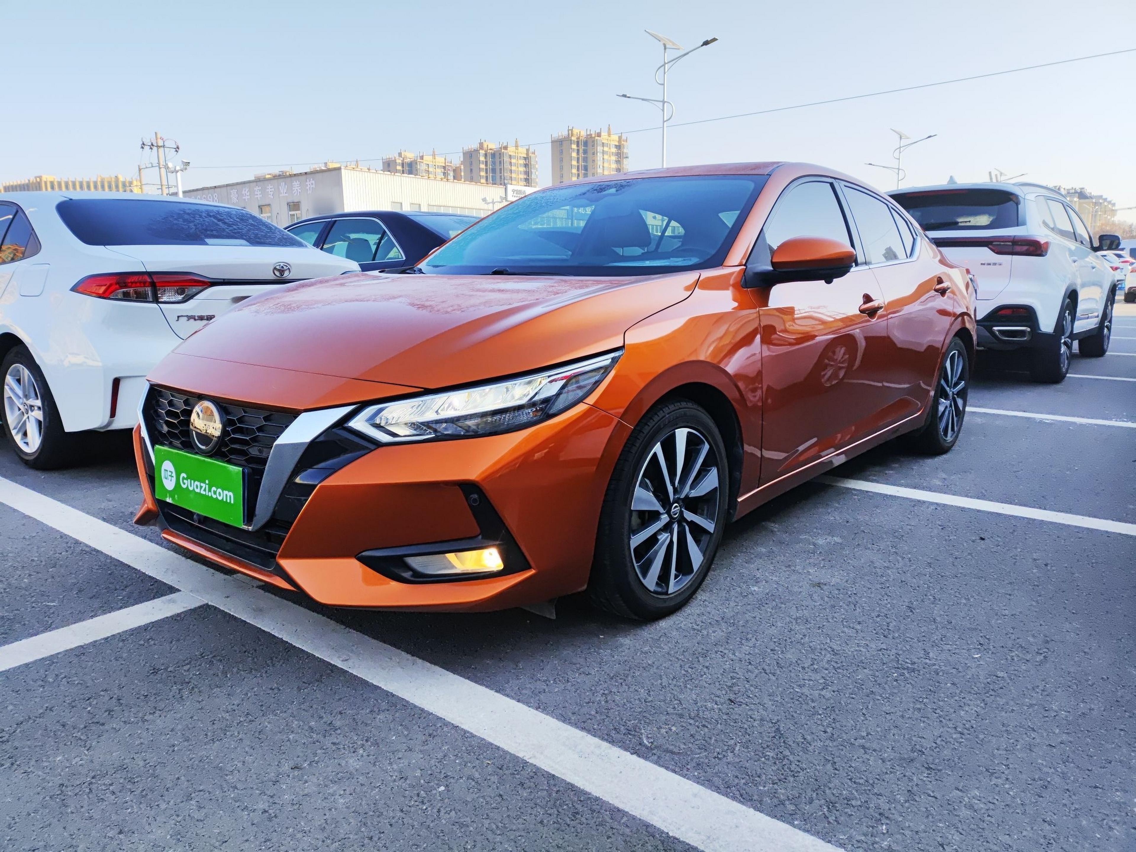 Под передней частью автомобиля