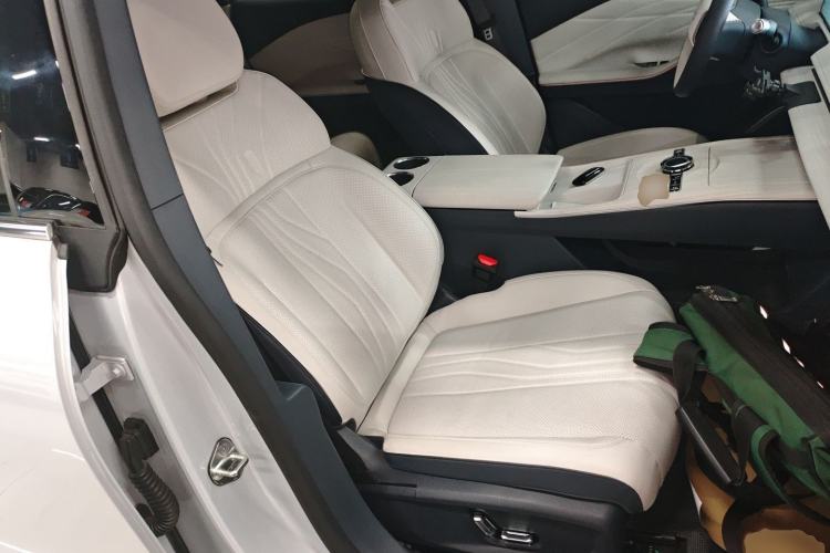 Used  E8 2024 550 km Range Rear-Drive MAX