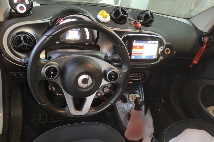 Used  fortwo 2017 1.0L 52kW New Sound Special Edition China V Emission Standard
