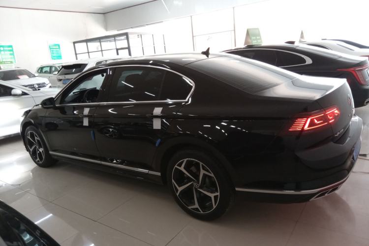 Used Volkswagen Magotan 2025 Revised Version Zhongxiang Edition 330TSI DSG Luxury Trim
