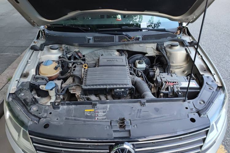 Used Volkswagen Lavida 2015 1.6L Automatic Comfort Edition
