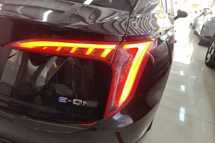 Used Hongqi E-QM5 2022 431 km Charge & Enjoy Edition
