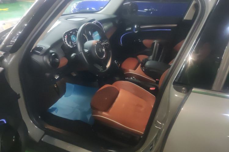 Used MINI MINI 2022 Updated 1.5T COOPER Artist Five-Door Edition