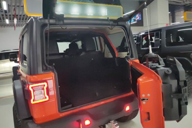 Used  Wrangler 2019 2.0T Sahara Four-Door Version China VI Emission Standard