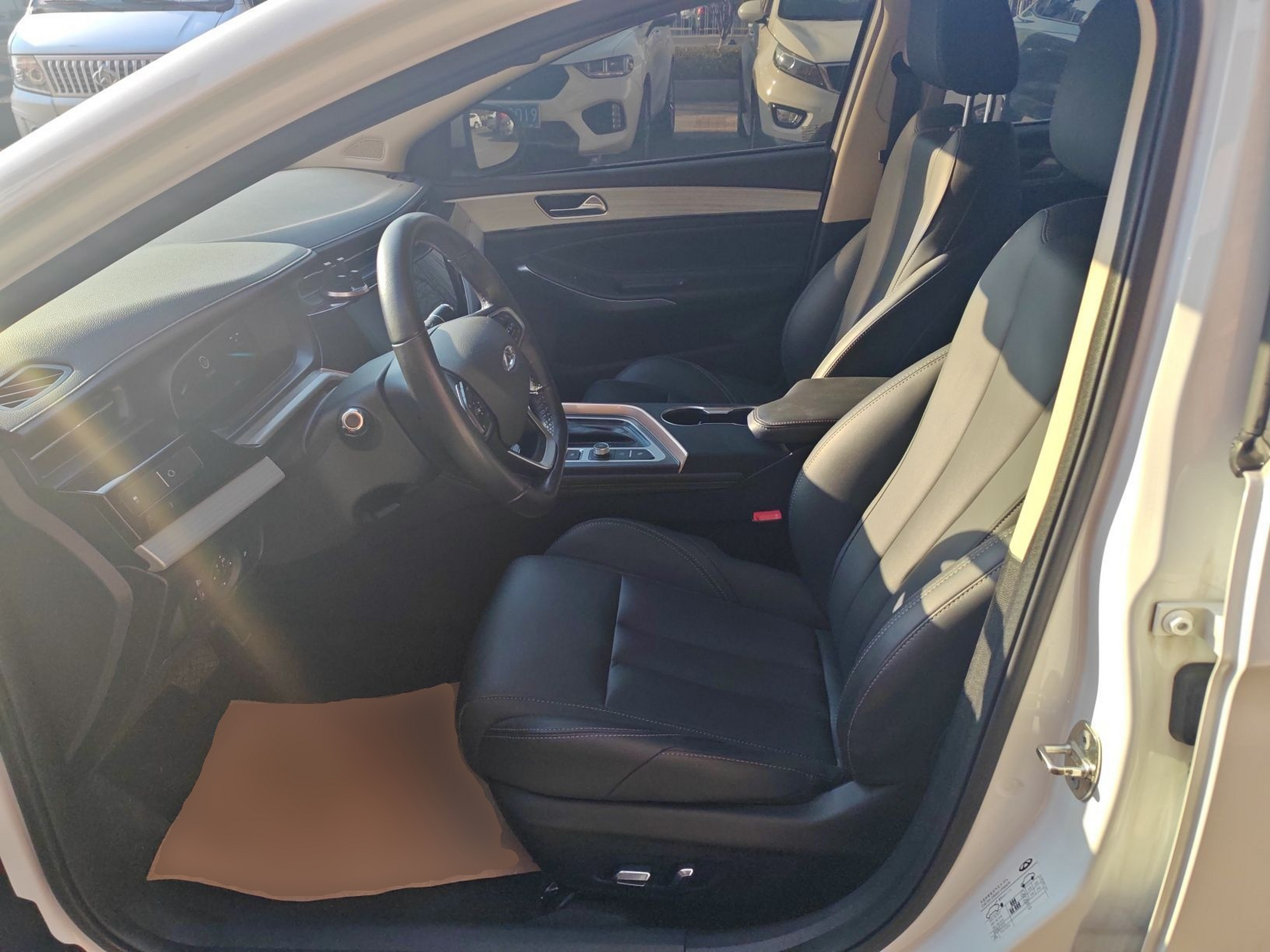 Переднее сиденье в автомобиле