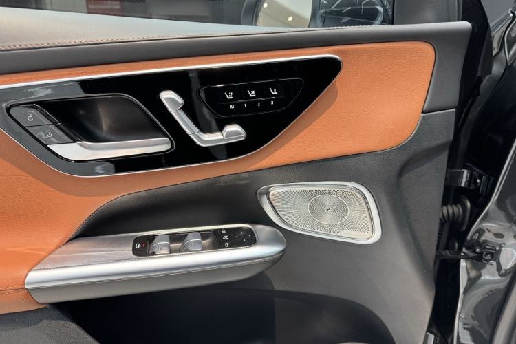 Used Mercedes-Benz GLC 2023 GLC 300 L 4MATIC Luxury 7-Seater
