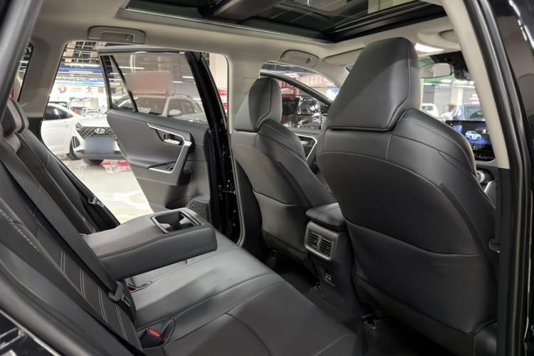 Used Toyota Wildlander 2023 Dual-Motor 2.5L E-CVT Two-Wheel Drive Luxury PLUS Edition