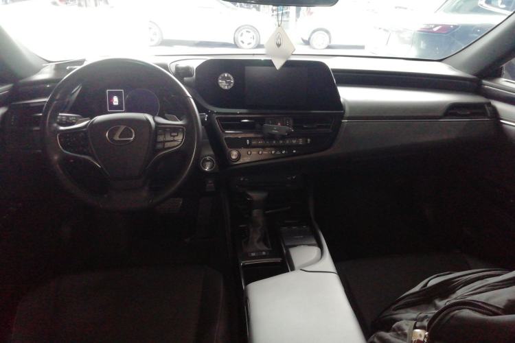 Used Lexus ES 2021 260 Excellence Edition
