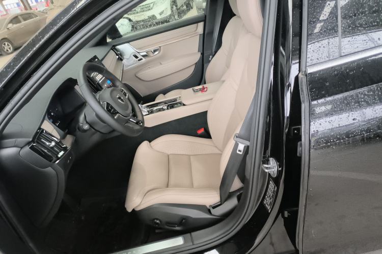 Used Volvo S90 New Energy 2026 Plug-in Hybrid Four-Wheel Drive Long-Range Luxury Smart Edition
