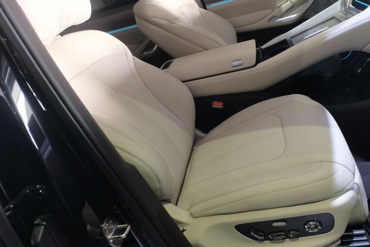 Used Denza N9 2025 Flagship Model
