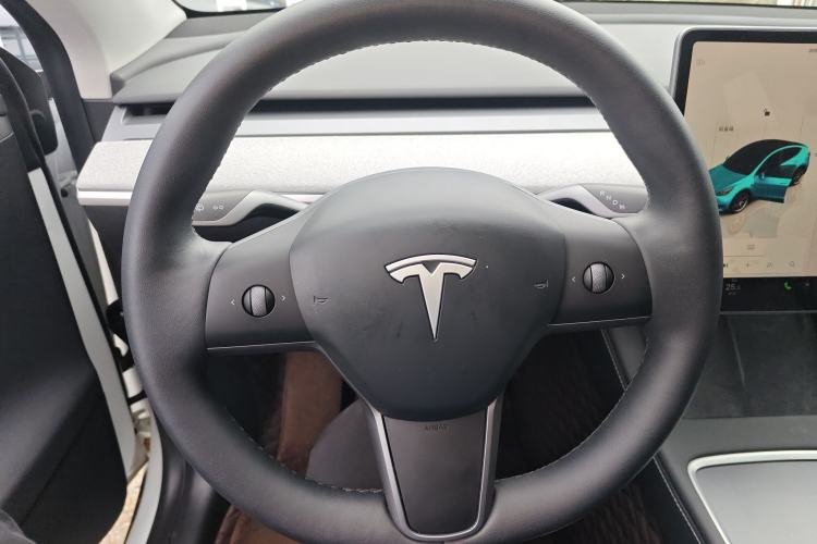 Used Tesla Model Y 2023 Long-Range All-Wheel-Drive Version