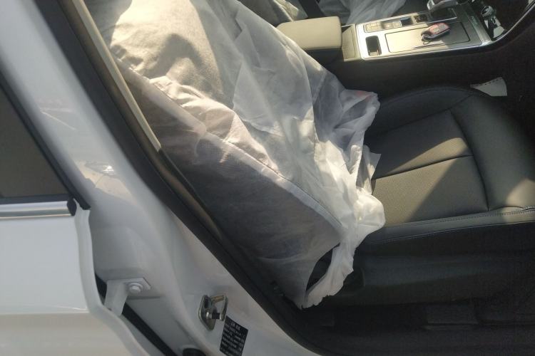 Used Roewe RX5 2025 PLUS 330TGI Automatic Trendsetting Smart Edition
