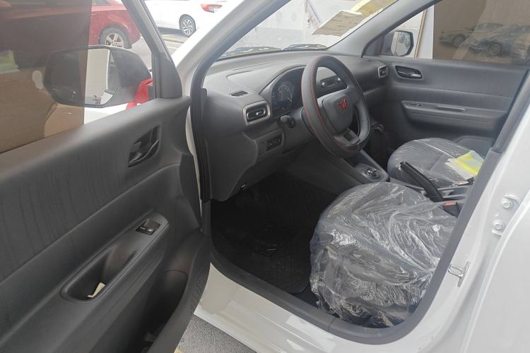 Used Wuling Hongguang New Energy 2024 All-Electric Model 300KM Practical Version
