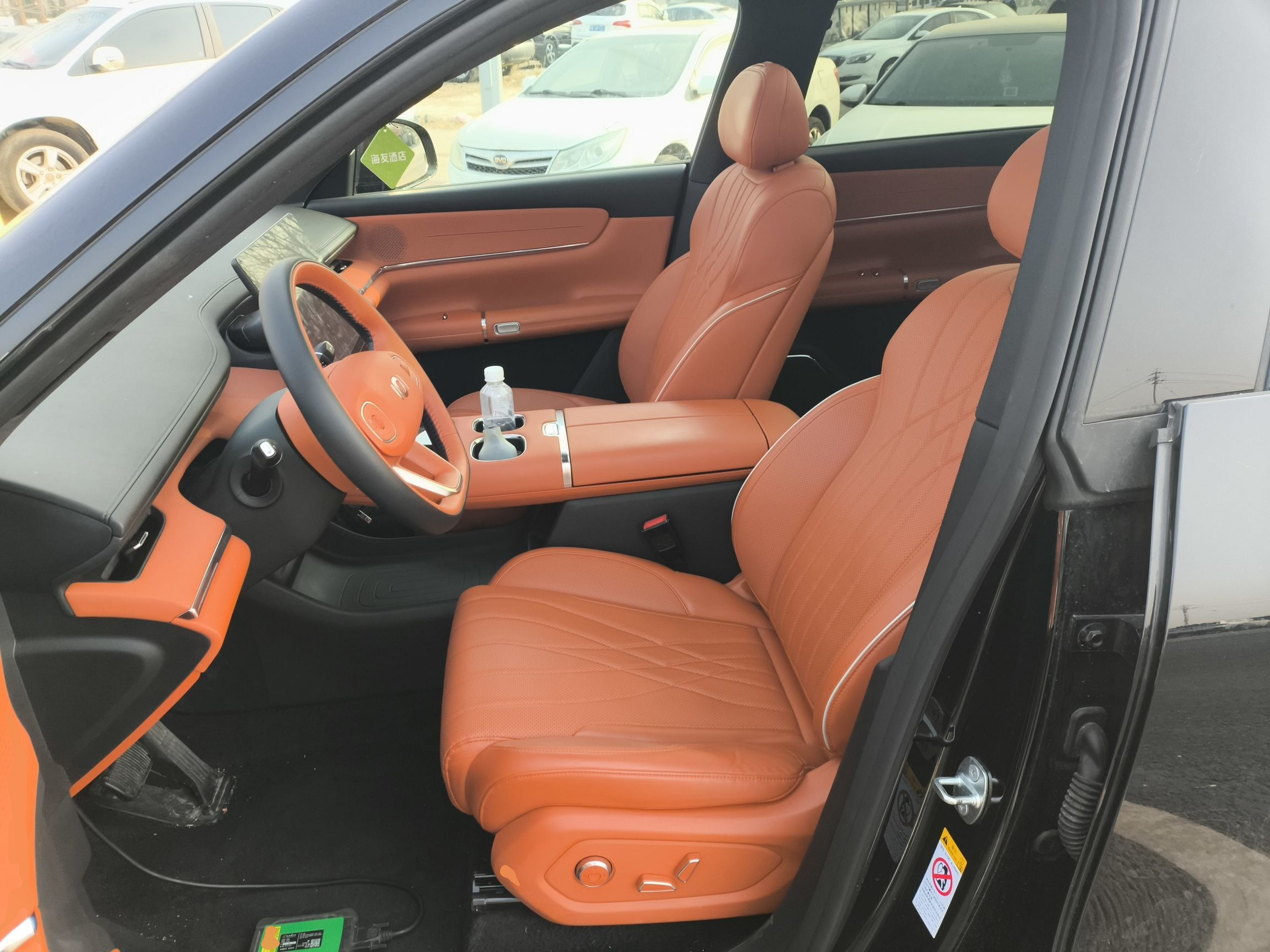 المقاعد الأمامية داخل السيارة