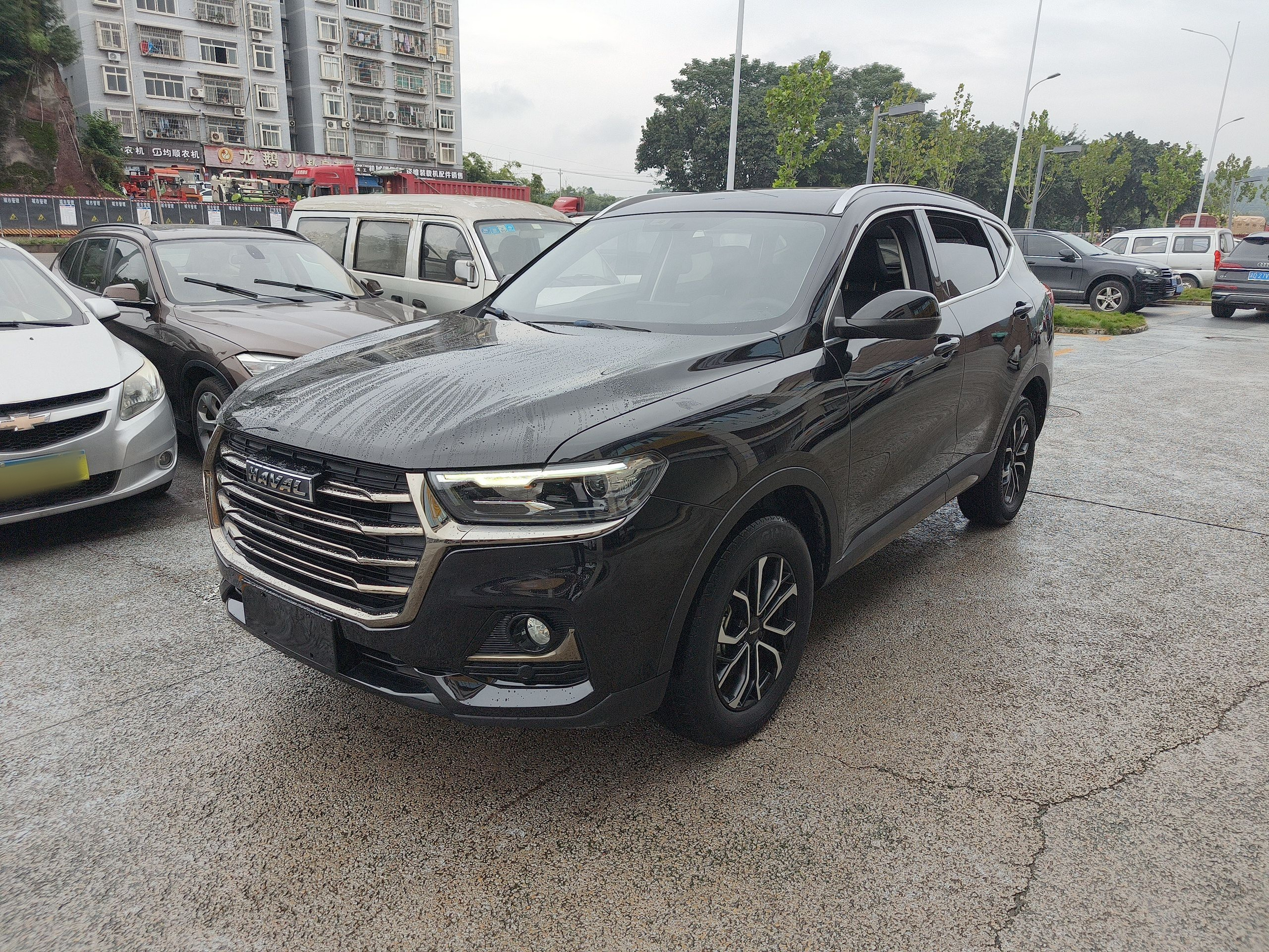 Под передней частью автомобиля