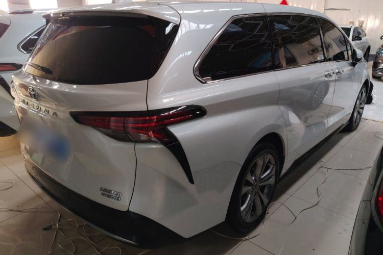 Used Toyota Sienna 2023 2.5L Hybrid Deluxe Edition
