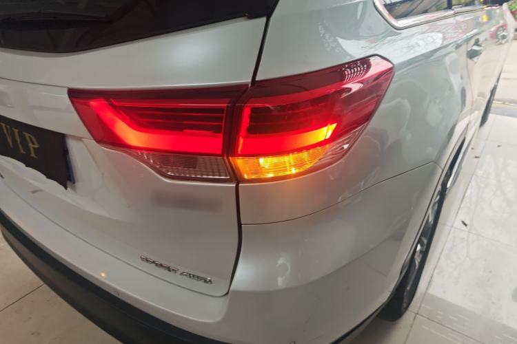 Used Toyota Highlander 2018 2.0T Four-Wheel Drive Luxury Version 7 Seats China VI Standard
