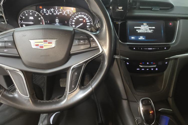 Used Cadillac XT5 2018 25T Luxury Model

