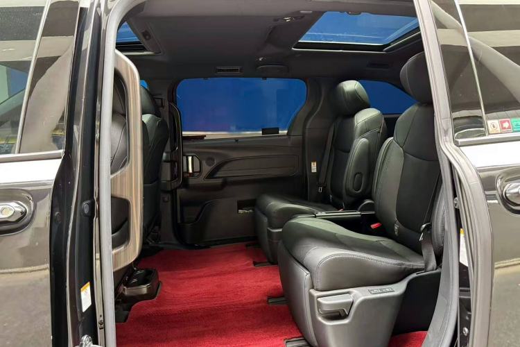 Used Toyota Sienna 2021 2.5L Hybrid Ultimate Edition
