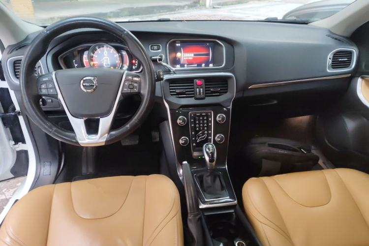 Used Volvo V40 2017 T3 Zhiyi Edition