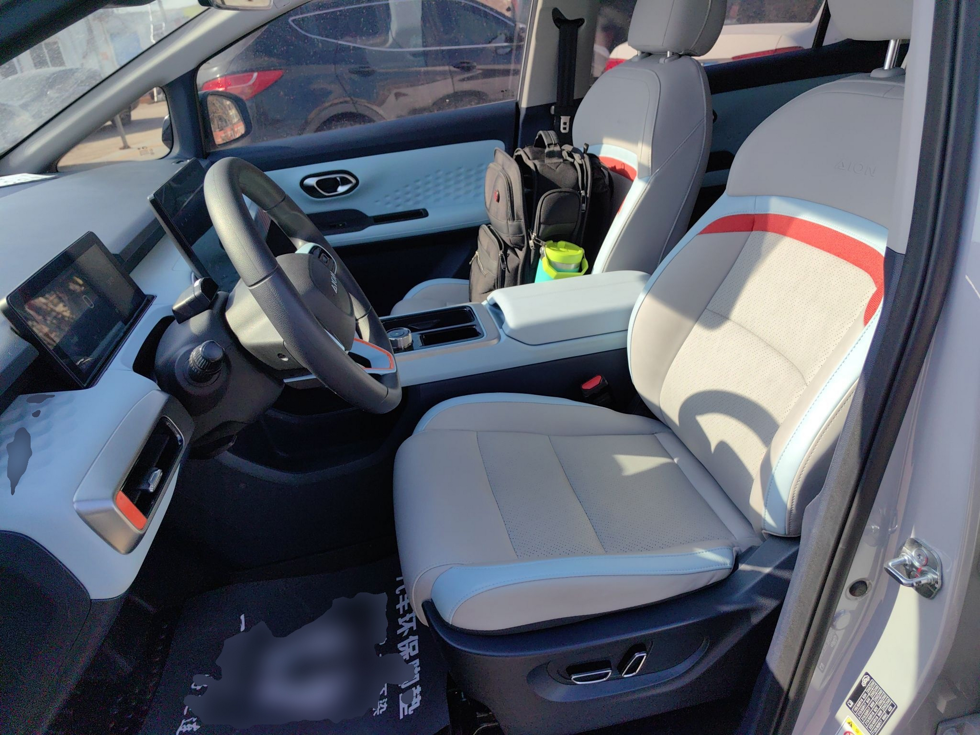 Переднее сиденье в автомобиле