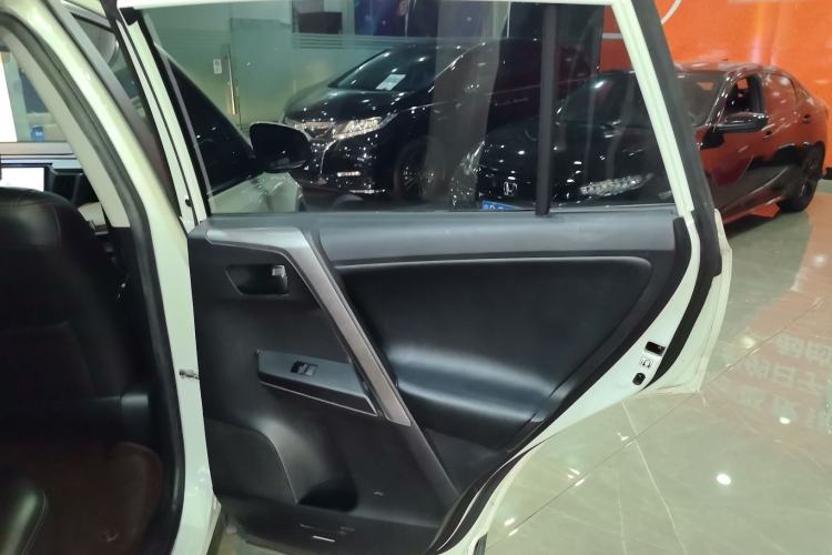 Used Toyota RAV4 2016 2.0L CVT Two-Wheel Drive Urban Edition China V Standard