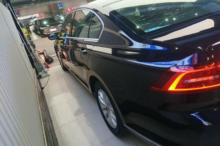 Used Volkswagen Magotan 2017 330TSI DSG Leading Model
