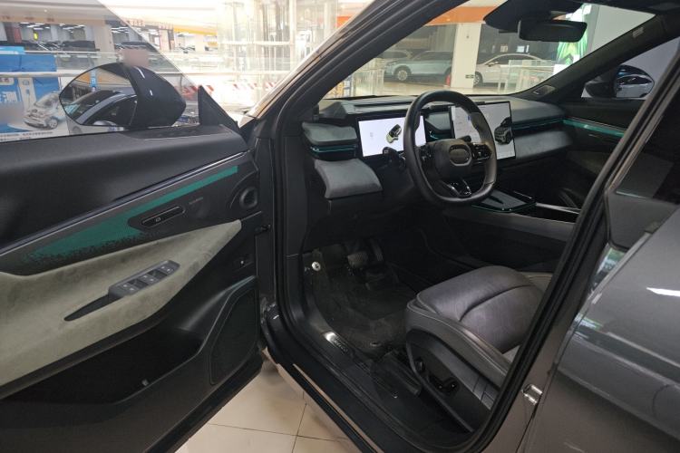 Used Lynk & Co 08 EM-P 2023 245km Ultra-Long Range Halo
