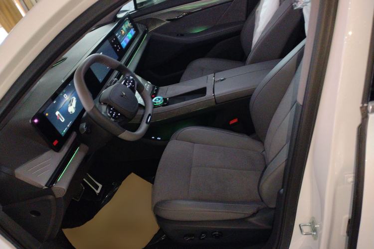 Used VOYAH PASSION 2024 PHEV Four-Wheel Drive Ultra-Long Range Executive Edition
