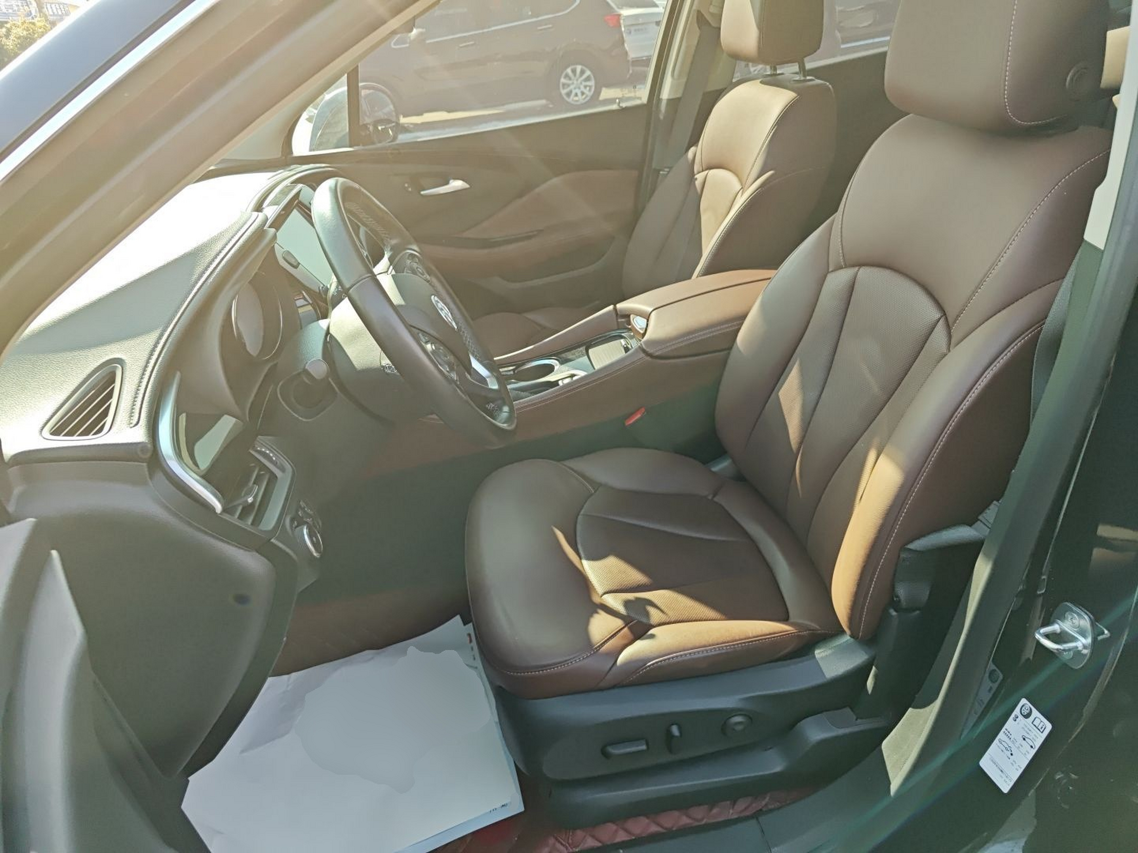 المقاعد الأمامية داخل السيارة