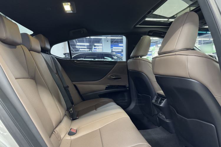 Used Lexus ES 2022 200 Excellence Edition

