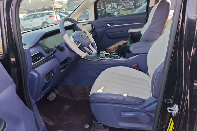 Used  Ruisheng Ace M7 2025 2.0L Automatic Long Wheelbase Luxury Version 7 Seats
