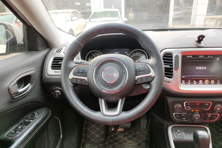 Used  Compass 2017 200T Automatic Family Edition