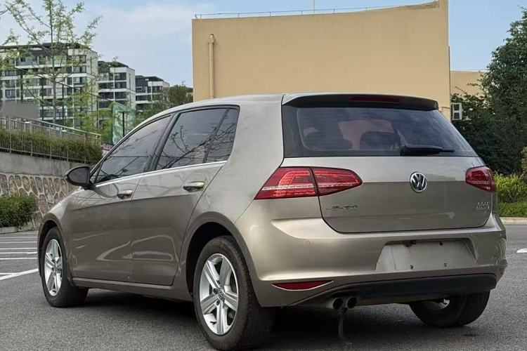 Used Volkswagen Golf 2016 230TSI Automatic Comfort Version
