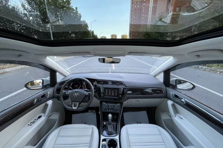 Used Volkswagen Touran 2018 Volkswagen Touran L 280TSI DSG Comfort Edition 7-seater
