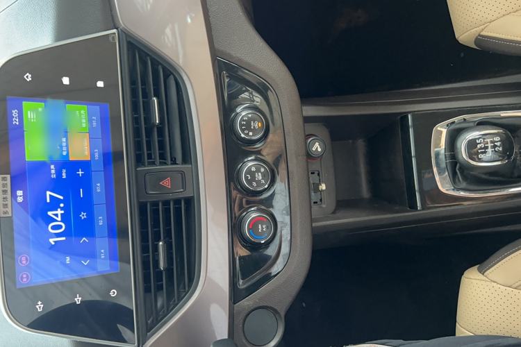 Used Baojun 310W 2017 1.5L Manual Fashion Model China V
