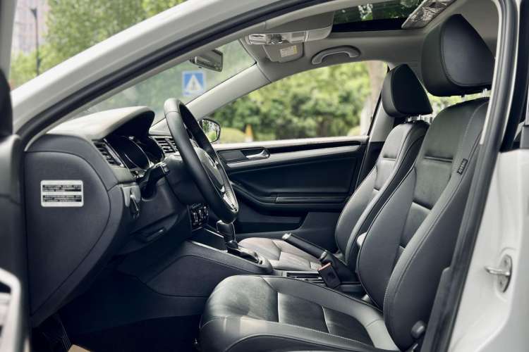 Used Volkswagen Sagitar 2016 230TSI 25th Anniversary Edition
